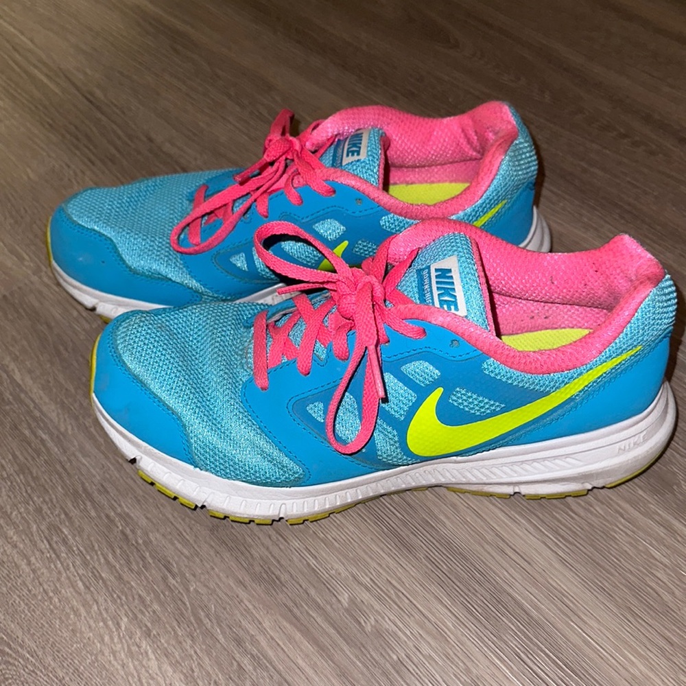 Nike Tennis Shoes, Size 6Y